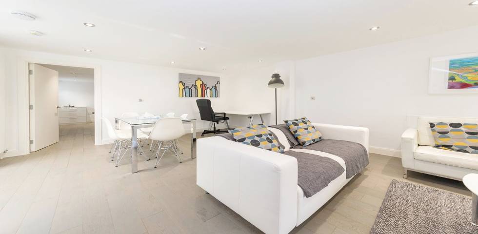			2 Bedroom, 1 bath, 1 reception Apartment			 Cressy Road, HAMPSTEAD HEATH